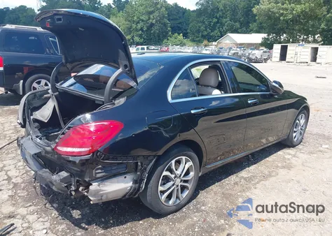 2015 Mercedes-Benz C 300 4Matic/Luxury 4Matic/Sport 4Matic z USA, uszkodzony, nr VIN 55SWF4KB0FU002497